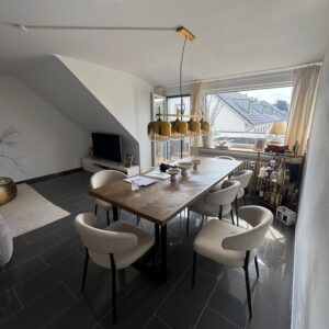 Dachgeschosstraum mit Balkon und Stellpatz - frei