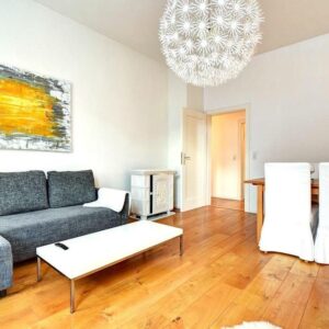 Lichtdurchflutete 2-Zi Altbauwohnung mit Balkon im Stuttgarter Westen