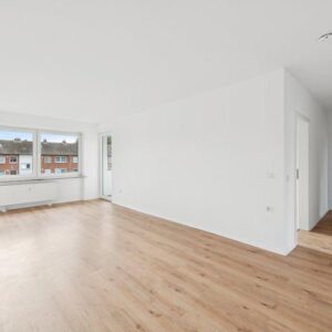 *Provisionsfrei* Frisch modernisierte 3-Zimmer-ETW mit sonnigem Balkon