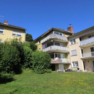 Großzügige 4-Zimmer-Wohnung (105 m²) mit Balkon, Weitblick, Kamin & Garage
