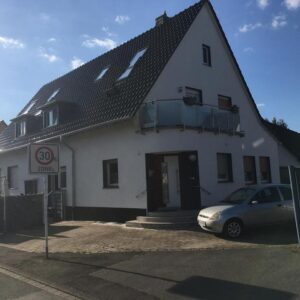 Renovierte Apartment Wohnung in Do-Deusen mit Vorhof