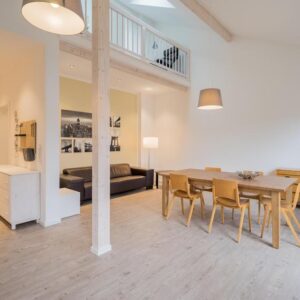 Provisionsfrei_Lichtdurchflossene Dachgeschosswohnung im sanierten Altbau in Friedrichshain