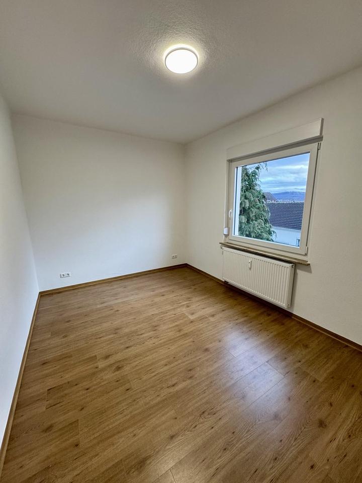 Moderner Altbau mit Stil - Renovierte 3-Zimmer-Wohnung mit Einbauküche & Balkon – Bild 15