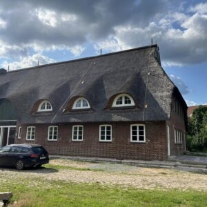 Charmante 3-Zimmer Wohnung im denkmalgeschützten Reetdachhaus mit Terasse und Gartenoption