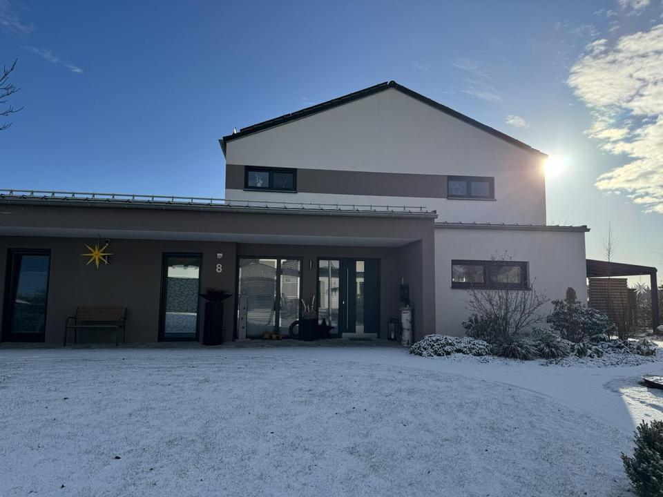 Modernes, hochwertiges EFH (Bj. 2020) mit PV-Anlage und großem Grundstück in ruhiger Naturlage – Bild 2