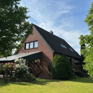 Einfamilienhaus mit Einliegerwohnung, großem Grundstück und viel Potenzial in Lengede