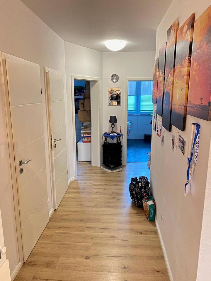 neuwertige 3 Z. Wohnung 91qm mit Gäste WC, Ankleidezimmer u. mehr – Bild 11