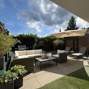 RENOVIERTE WOHLFÜHLOASE MITTEN IN DER STADT: PROVISIONSFREIE 3-ZIMMER-WOHNUNG MIT TERRASSE & TG