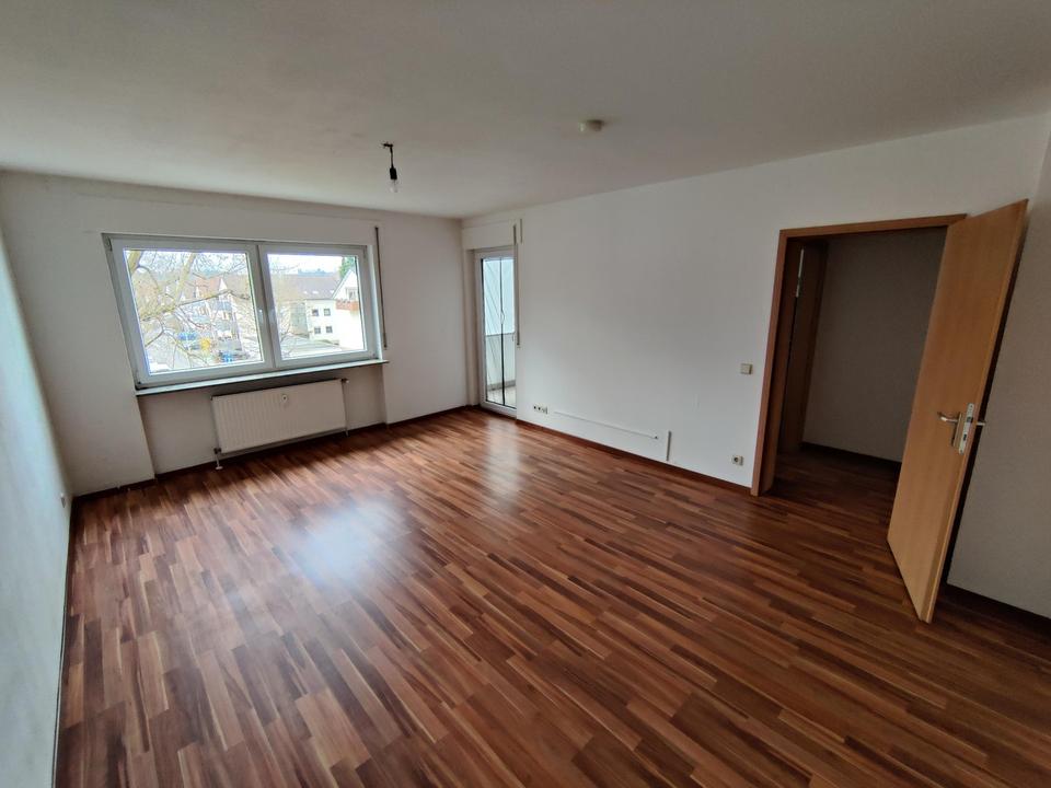 Schönes Wohnglück: Helle 2,5-Zimmer-Wohnung mit Balkon – Bild 3