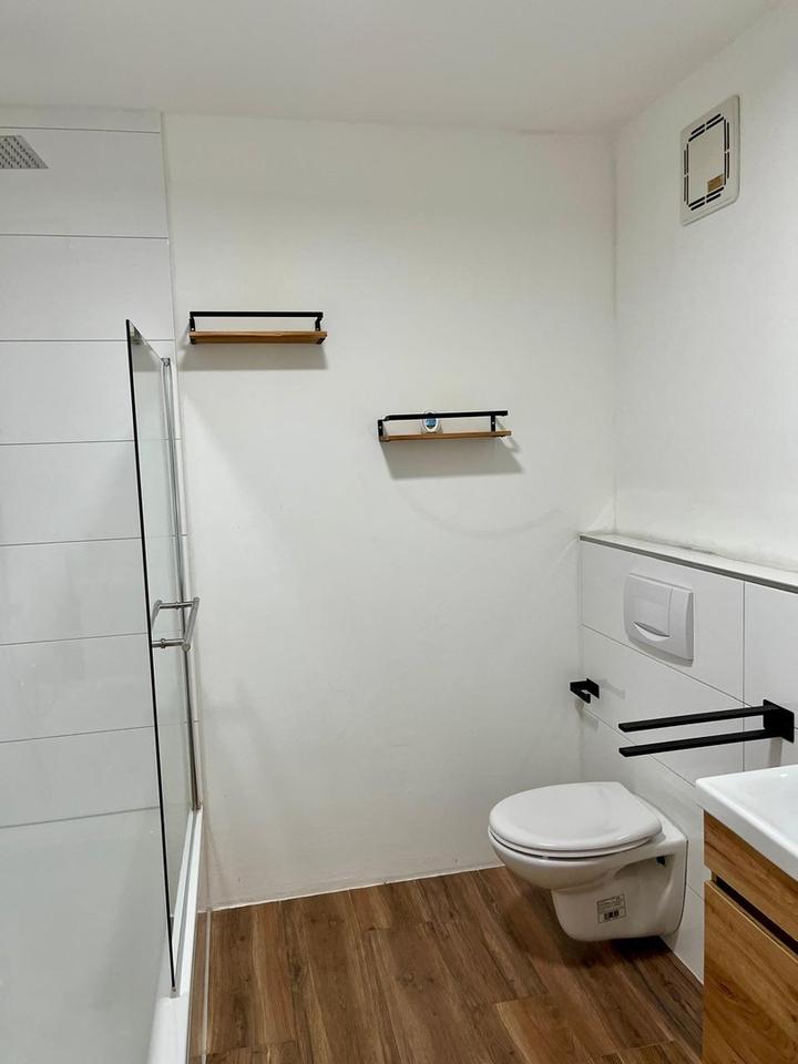 Schöne, modernisierte 2-Zimmer-Wohnung mit zwei Wintergärten – voll möbliert – Bild 9