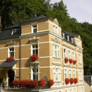 Gut sanierte Altbauwohnung mit Garage