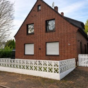 Luxuriöse, kernsanierte Wohnung mit Hauscharakter, Garage, besonderem Gartenanteil & eigenem Eingang