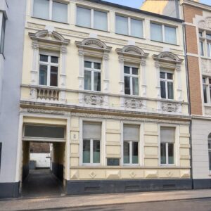 Charmante 2-Zimmer-Altbauwohnung im Erdgeschoss mit exklusivem Innenhof – Bestlage von Neuss