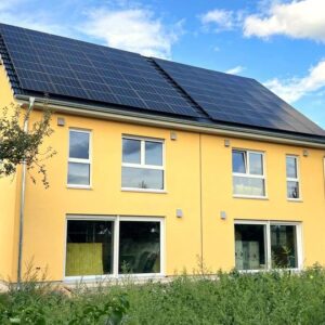 Ruhe mit Blick über Felder: Exklusives wohngesundes Plusenergie-Doppelhaus, S-Bahn fußläufig