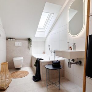 sofort verfügbar: 3 Zimmer neu renoviert mit Balkon und Stellplatz