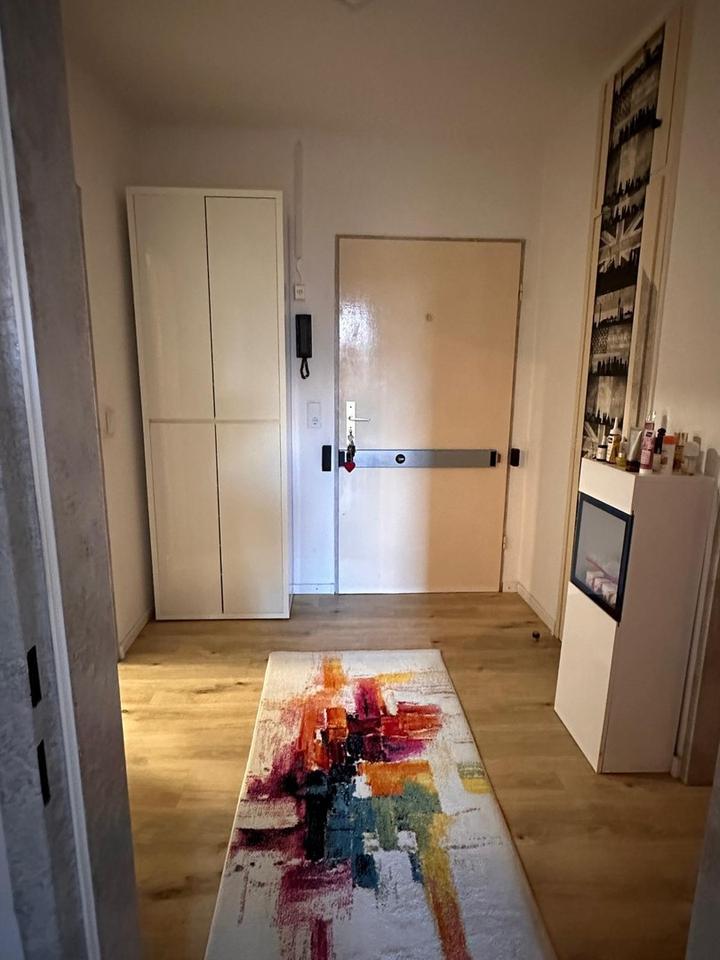 Schöne modern möblierte 2-Zimmerwohnung mit Balkon