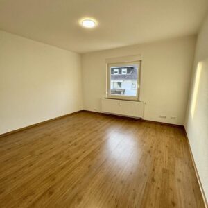 Moderner Altbau mit Stil - Renovierte 3-Zimmer-Wohnung mit Einbauküche & Balkon