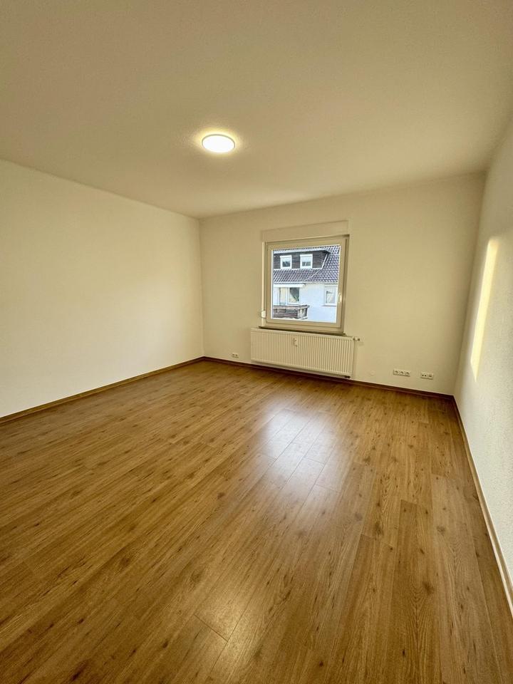 Moderner Altbau mit Stil - Renovierte 3-Zimmer-Wohnung mit Einbauküche & Balkon