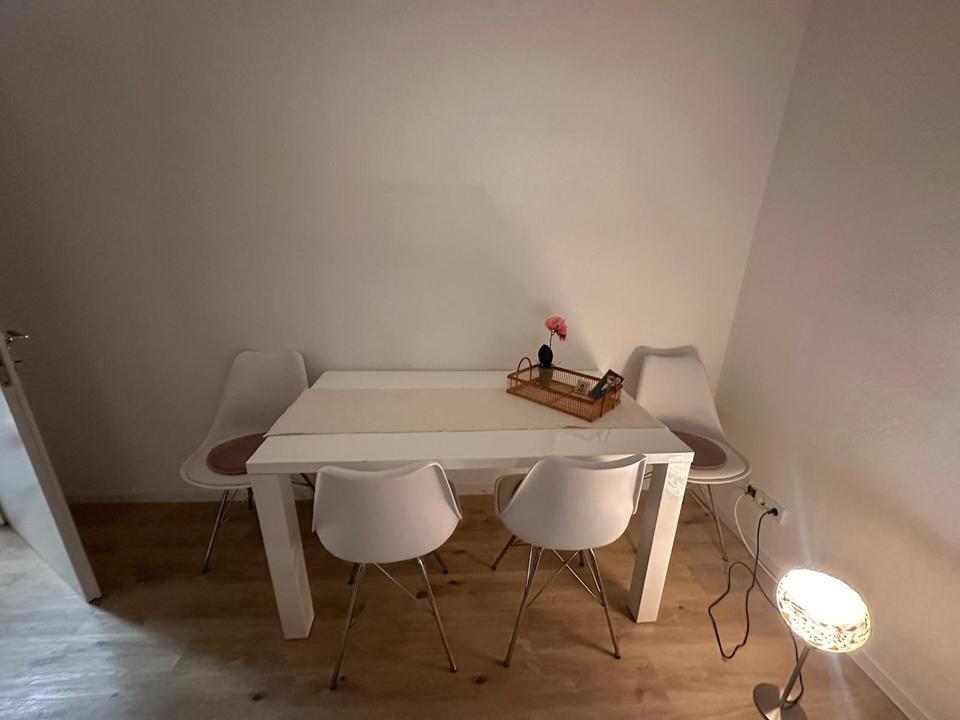 Schöne modern möblierte 2-Zimmerwohnung mit Balkon – Bild 5