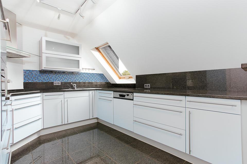 Raum zum Wachsen: Lichtdurchflutete Maisonette mit Dachterrasse – Bild 3