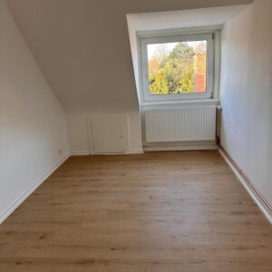 Helle 3 Zimmer Wohung vor der S-Bahn Wellingsbüttel