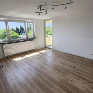 Einziehen & wohlfühlen: Frisch renovierte 3-Zi-Wohnung 76 qm mit Balkon in 97877 Wertheim-Wartberg