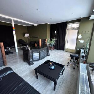 Ladenlokal / Büro / Praxis / Studio in Obermenzing Verdistr.  | 53 m² | zwei gr. Schaufenster