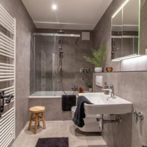 Frei und neu modernisiert: energieeffizienter Wohntraum mit EBK u. Wellness-Bad