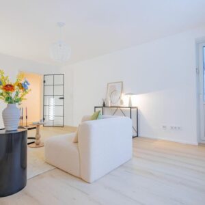 Modern sanierte, sehr ruhige und helle 4 Zimmer Wohnung provisionsfrei