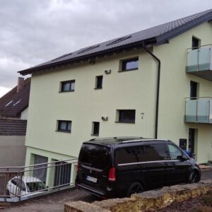 Luxuriöse, klimatisierte 3-Zimmer-Neubauwohnung (2024) mit Einbauküche & Balkon in sehr ruhiger Lage