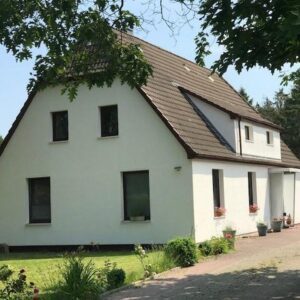Modernisiertes Wohnhaus (4 Wohneinheiten) mit 3 Garagen und großem Grundstück in Geestland/Langen