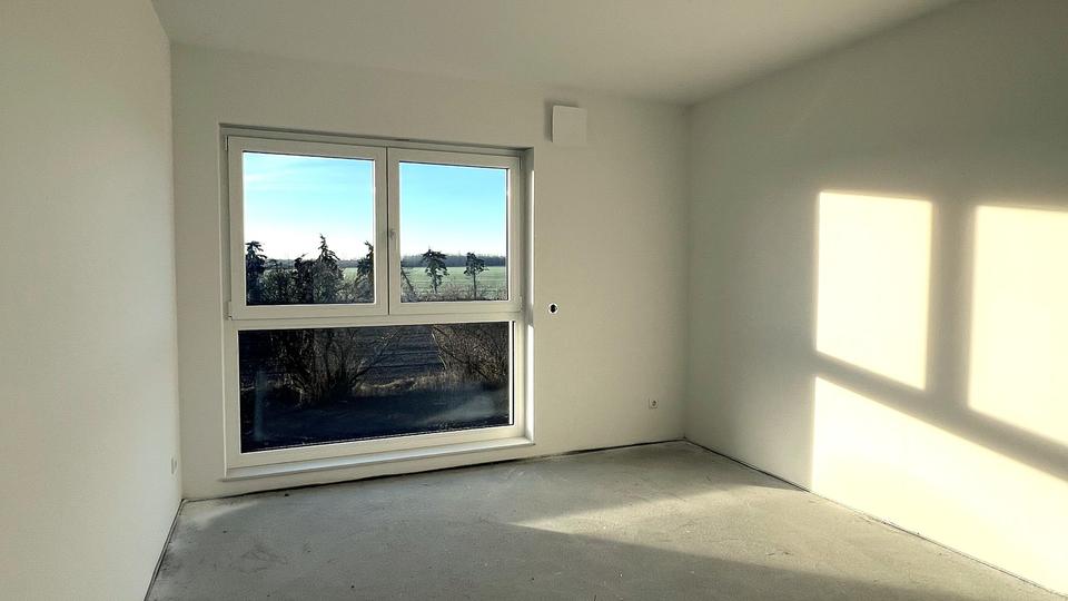 Ruhe mit Blick über Felder: Exklusives wohngesundes Plusenergie-Doppelhaus, S-Bahn fußläufig – Bild 11