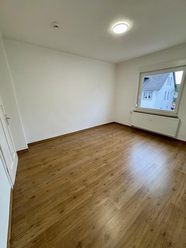 Moderner Altbau mit Stil - Renovierte 3-Zimmer-Wohnung mit Einbauküche & Balkon – Bild 14
