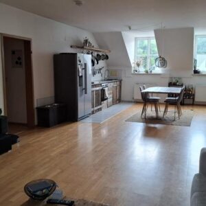 Geräumige 120 m² Dachgeschosswohnung in bester Lage