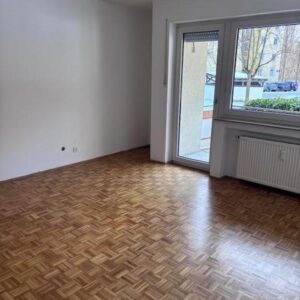 Direkt am Flaucher! Top geschnittene 2 Zi-Whg mit Balkon im Hochparterre