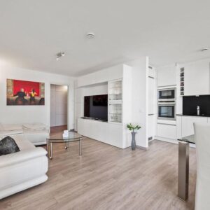 Luxuriöse 3 Zimmer Wohnung mit Balkon, hochwertiger EBK in schönster Lage in München Obersendling