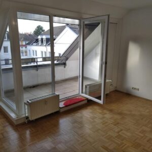 Einziehen und Wohlfühlen - Helle Dachgeschosswohnung mit Balkon