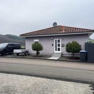 Einfamilienhaus (Garten, Hobbyraum, Kamin )