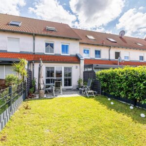 Ohne Makler: gepflegtes RMH aus BJ 2000 mit Garten. Bezugsfrei.