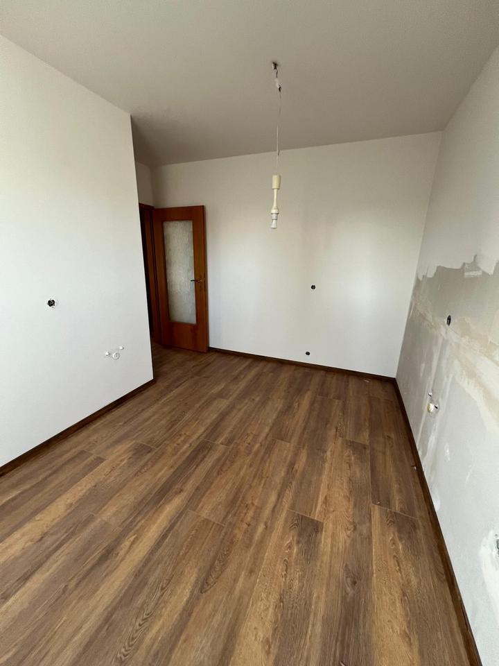 Sanierte 2 Zimmer Dachgeschosswohnung mit Küche und Sauna – Bild 3