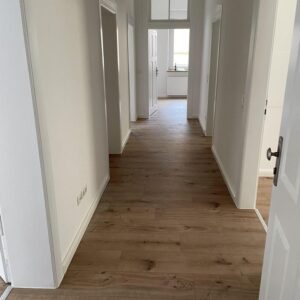 Sanierte 4-Zimmer-Wohnung mit 108 m² im 1. OG – zusätzliche EG-Wohnung im Haus verfügbar