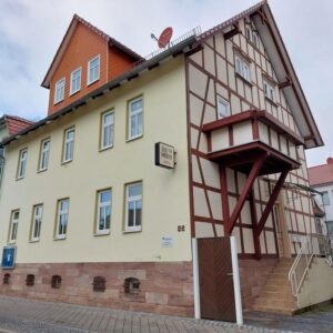 Solides Wohn- und Geschäftshaus mit Ausbaureserve in zentraler Stadtlage