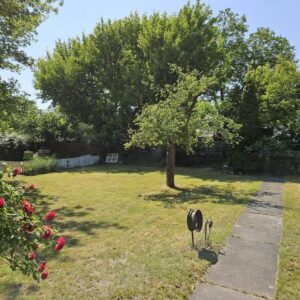 Provisionsfreie Doppelhaushälfte mit viel Potential und großen Grundstück