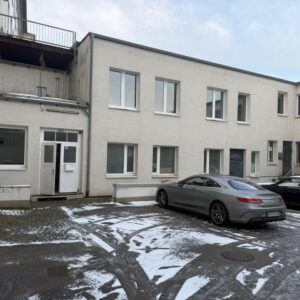 Büro mit Aktemlager in ruhigem Innenhof