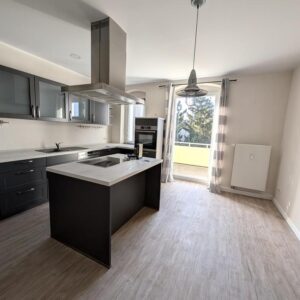 Exklusive 3-Zimmer-Wohnung mit hochwertiger Küche, großem Bad und Balkon