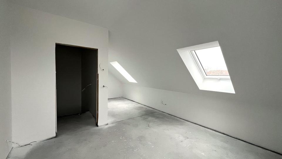 Ruhe mit Blick über Felder: Exklusives wohngesundes Plusenergie-Doppelhaus, S-Bahn fußläufig – Bild 14