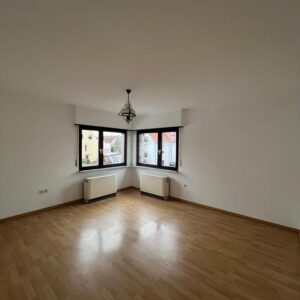 Ruhige 4-Zimmer-Wohnung mit Balkon & Gartennutzung – fußläufig zur Bahn