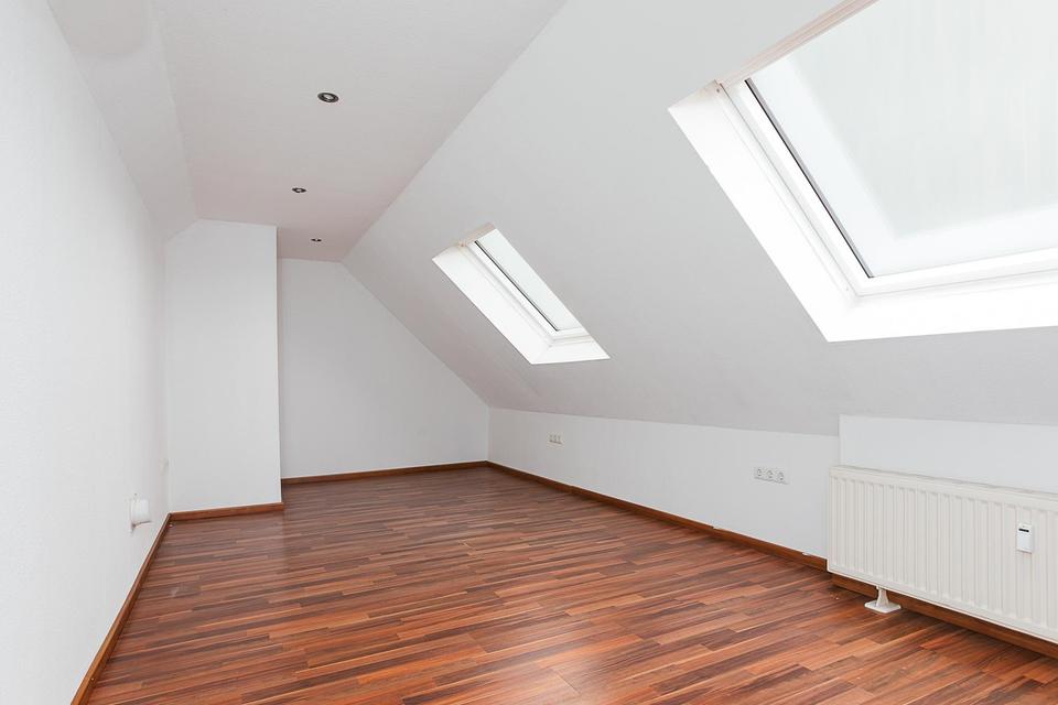 Raum zum Wachsen: Lichtdurchflutete Maisonette mit Dachterrasse – Bild 13