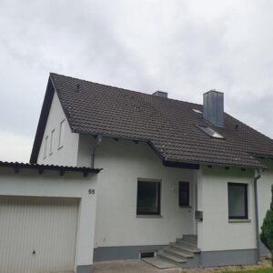 Einfamilienhaus mit Einliegerwohnung und Garage zu vermieten
