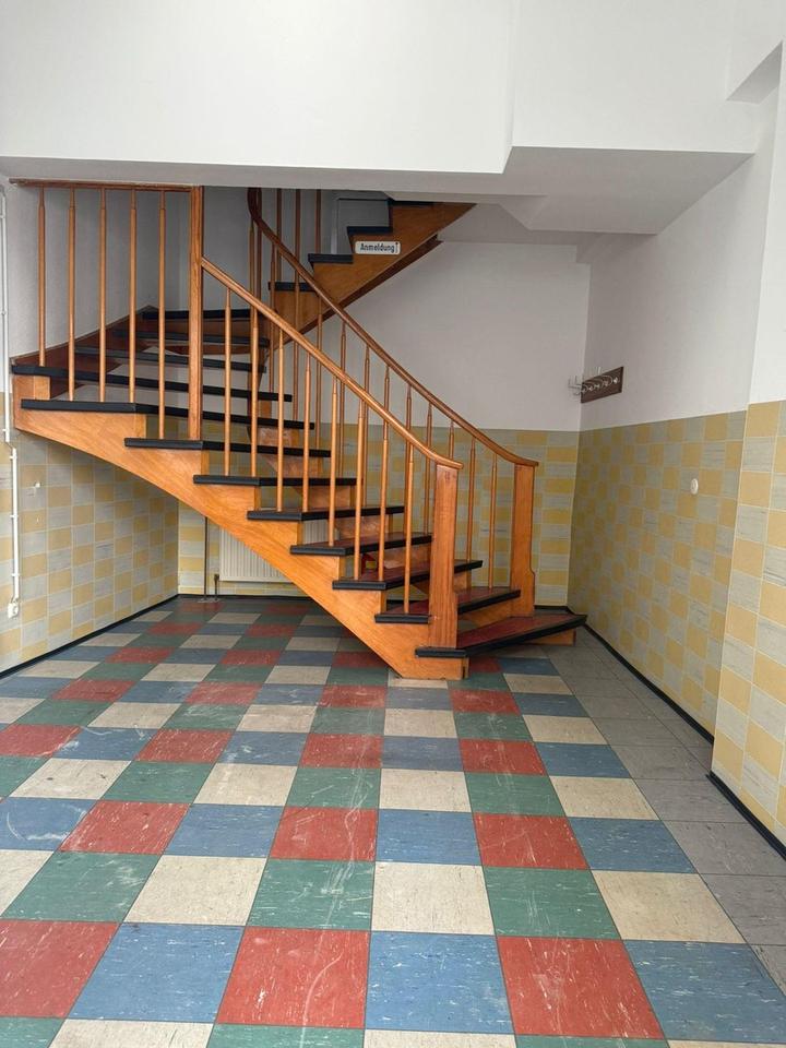 Büro mit Aktemlager in ruhigem Innenhof – Bild 6